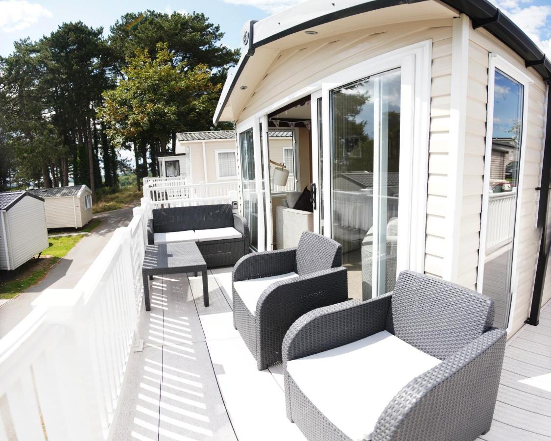 Sea Breeze Cabin Poole Ngoại thất bức ảnh